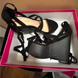 Show dazzle black wedges strap up